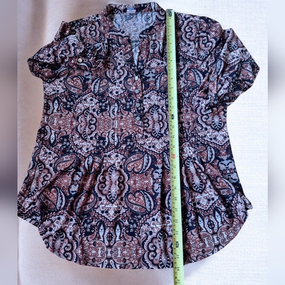 Cocomo Floral 3/4 Length Sleeves Flowy V-Neck Top - Picture 10 of 13